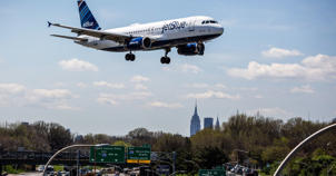 JetBlue Airways Corp planes prepare to land at LaGuardia Airport in New York, Tuesday, April 18, 2017.