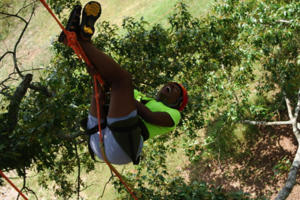 Carolyn Hartfield (74) of Atlanta began practicing alone in her 50s after a health concern. Now he goes hiking, kayaking, whitewater rafting, spelunking and ziplining.