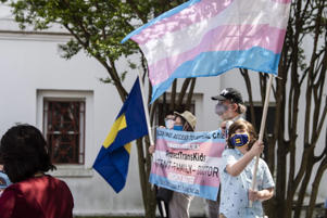 This year is the 2021 March for Gender Equality in Alabama. Three days after the US Supreme Court ruled that states can ban abortions, Alabama argued that the state should be able to stop doctors from performing gender certification on transgender youth. (Jake Crandall/Associated Press)