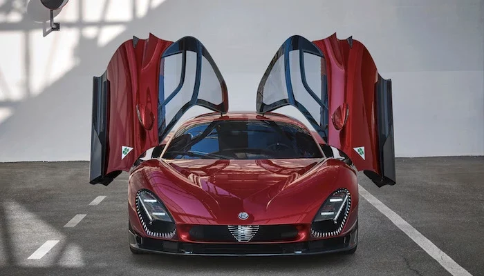 Alfa Romeo 33 Stradale supercar unveiled