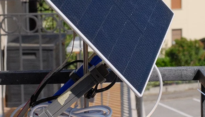 Build a solar panel Sun tracker using Arduino