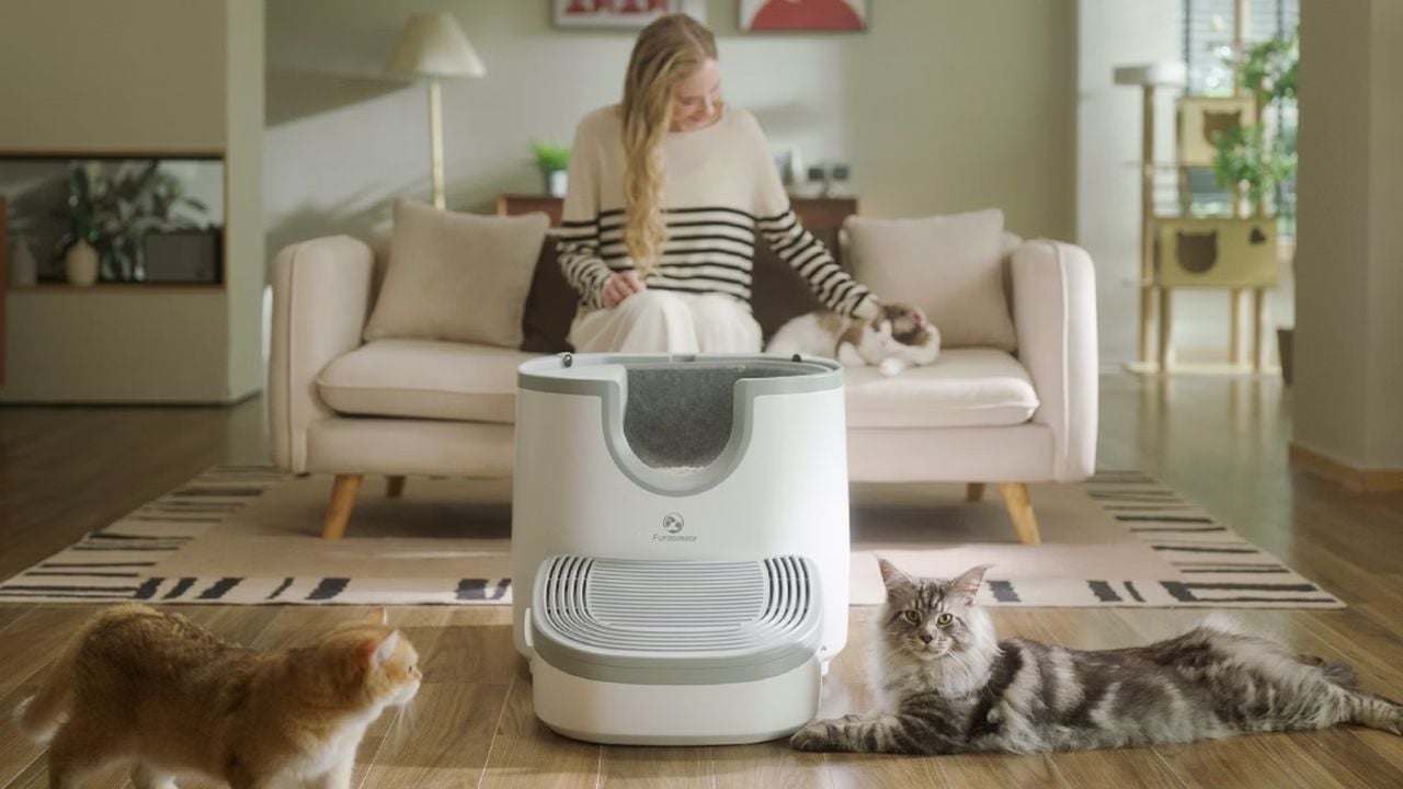 Furoomate self-cleaning cat litter box