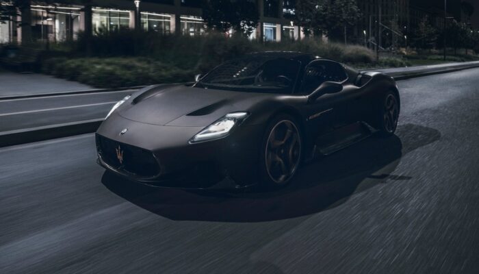 Maserati MC20 Notte glows in the dark