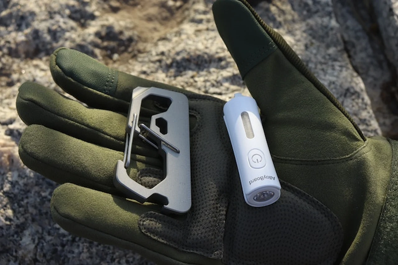 Alloyboard 1000 lumen ultra compact palm sized EDC flashlight