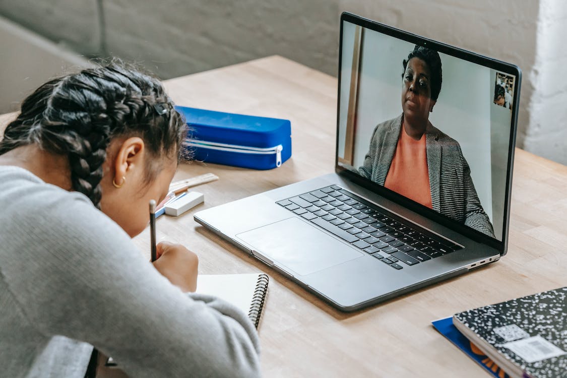 How Do Online Courses Foster Connections With Native Spanish Teachers For Effective Language Learning?