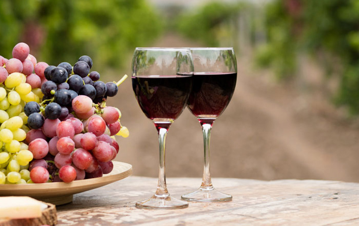 Savouring Authenticity: The Best Ways to Enjoy Natural Red Wine